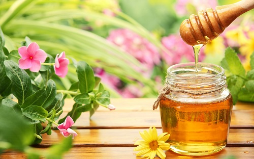 benefits of eating breakfast,تصویر یک ظرف عسل که برای صبحانه هم مفید است